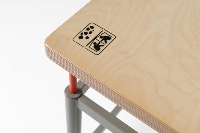 Парта для учебных заведений Earthquake proof table, дизайнеры Артур Бруттер (Arthur Brutter) и Идо Бруно (Ido Bruno)