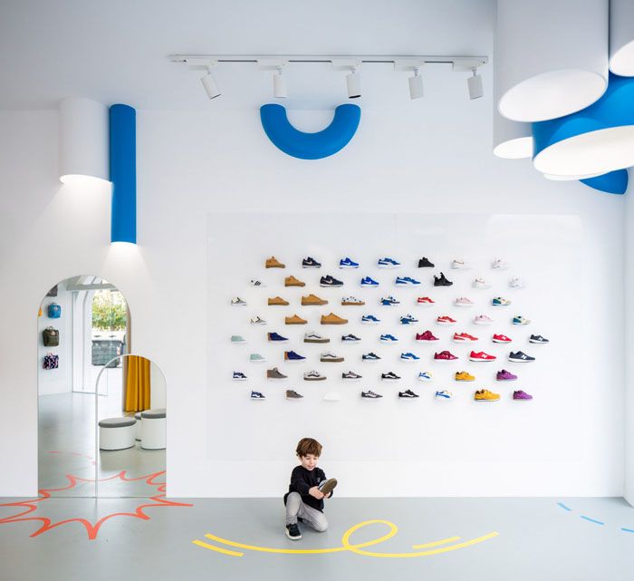 Интерьер магазина детской обуви Little Stories SL., студия дизайна Clap