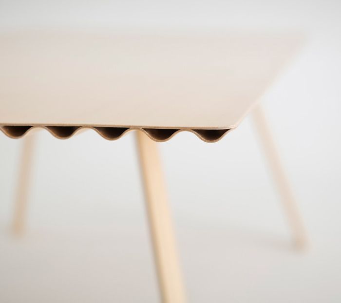 Стол Ripple table для компании Corelam, дизайнер Бенджамин Хьюберт (Benjamin Hubert)