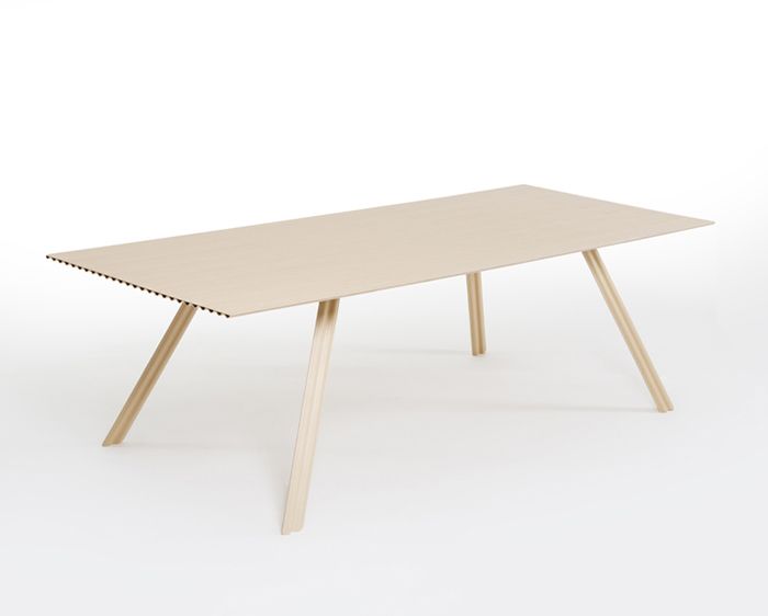 Стол Ripple table для компании Corelam, дизайнер Бенджамин Хьюберт (Benjamin Hubert)