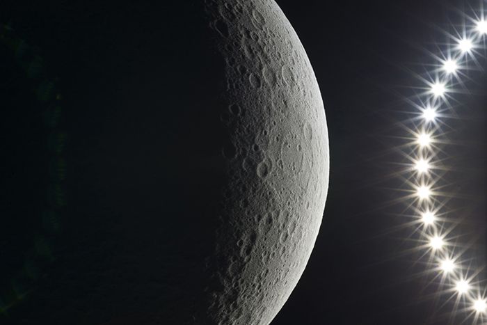 Проект глобуса лунной поверхности, дизайнер Оскар Лермите (Oscar Lhermitte) и студия Kudu